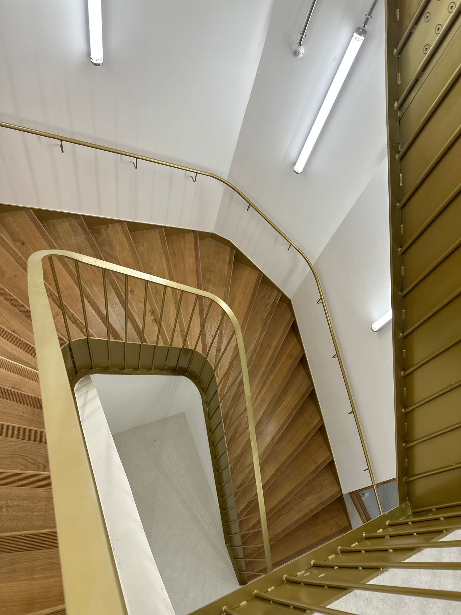 Escalier acier bois débillardé sur mesure à Marseille