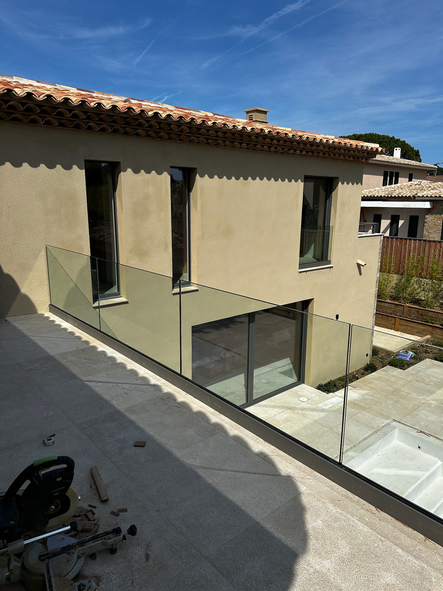 Balustrade verre d’angle sur terrasse