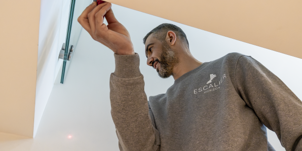 Entreprise d’escaliers et de garde-corps sur mesure en Provence & Côte d’Azur : pourquoi faire appel à un professionnel ?